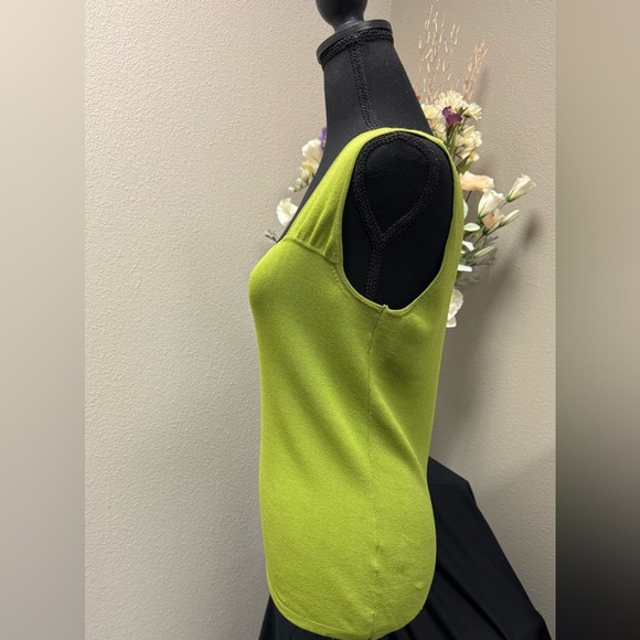 Joseph A. Vibrant Green Fitted Tank Top with Square Neckline size Medium - Picture 6 of 9